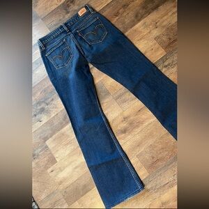 Levi’s 524 too super low jeans